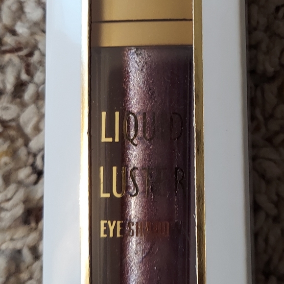 Eyeshadow - Picture 1 of 2